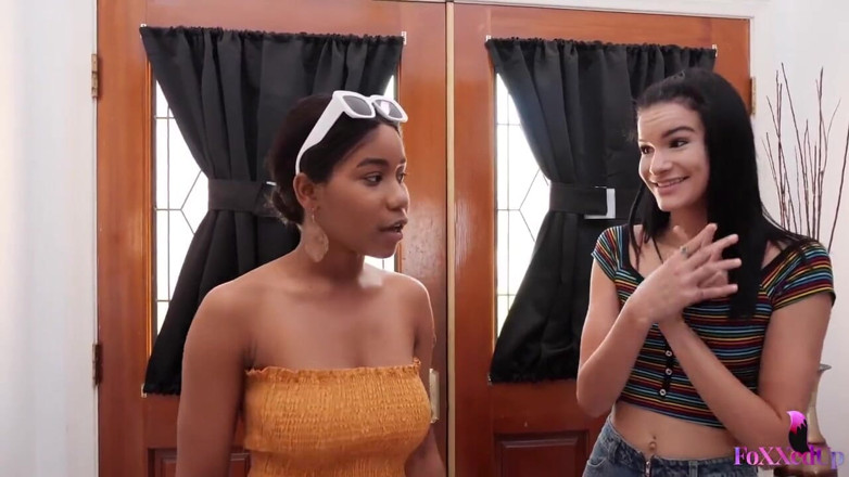 Jenna Foxx: Jenna Fox a Eden Sin jsou na dovolené hluboko a...