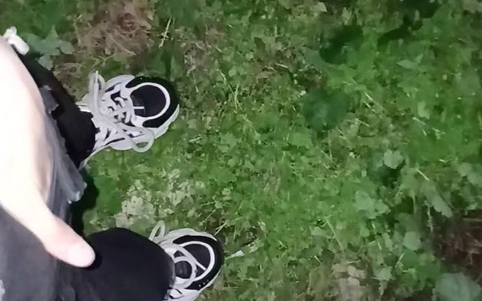 Lesbian-illusion: Nous avons des relations sexuelles risquées dans la forêt
