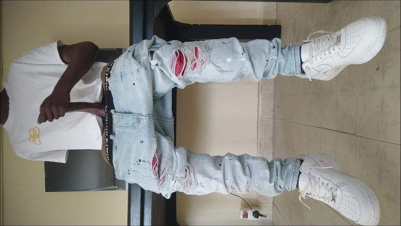 Gay black steel Africa: Da đen với con cặc khổng lồ trong đồ đường phố giật và...