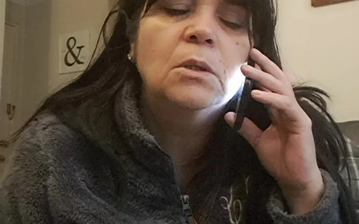 Mommy big hairy pussy: Cell Phone Call Causes MILF to Masturbate