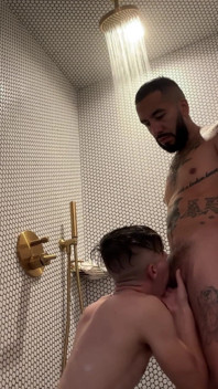 Hung twink dientot habis-habisan sama juven jay magnus di kamar mandi