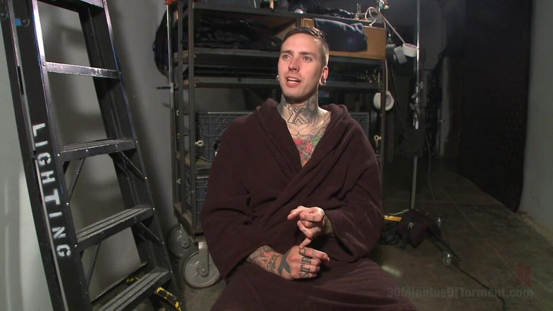 30 Minutes of Torment: Ruckus, pro dom, prend une flagellation de 30 livres