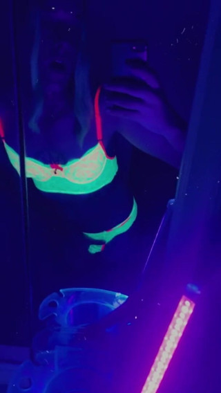 CarmenMelatonin: La festa sexy vuole giocare in lingerie