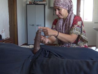 Souzan Halabi: Această mamă sexy musulmană este șocată!! Șeful ei african își scoate pula mare și...