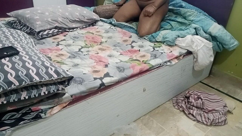 Desimilfporn00: Mama vitregă indiană desi cu curul mare