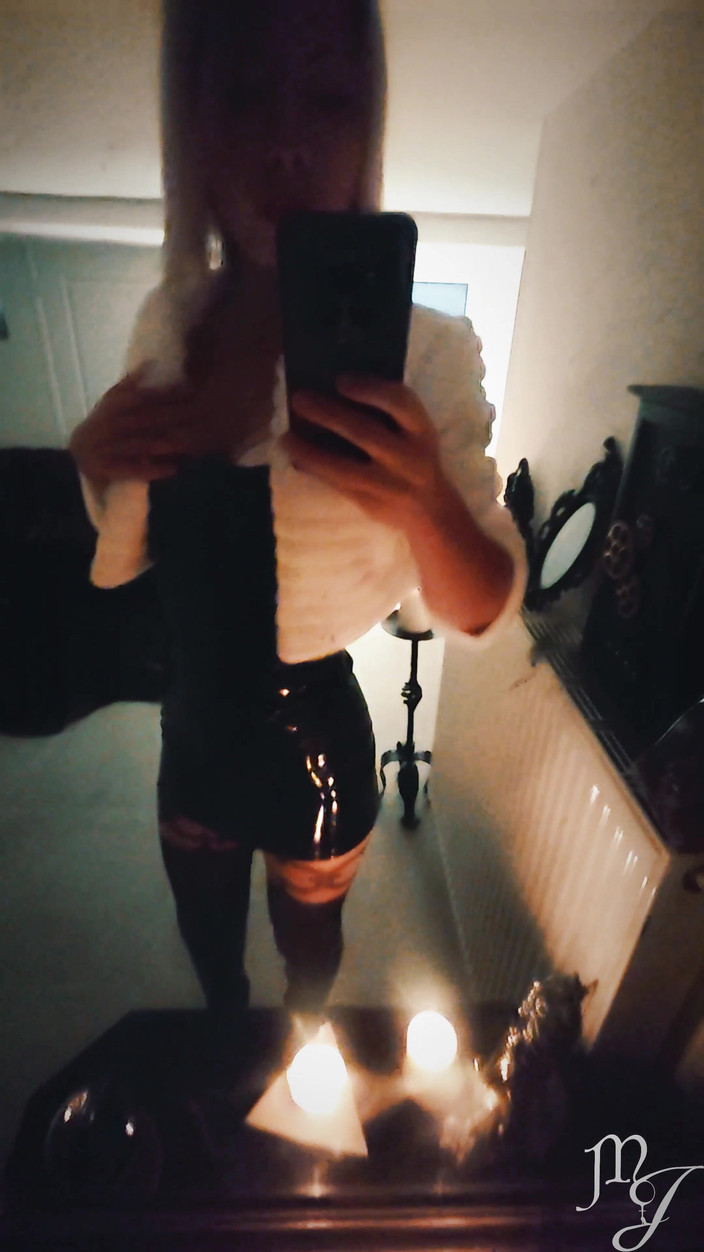 DeesseJulia: 当天的服装：进入我的调教世界 - 女主人julia