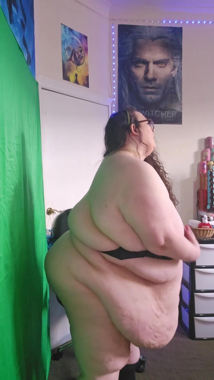 SSBBWLadyBrads: Côté sur les ladybrads SSBBW, déesse du ventre