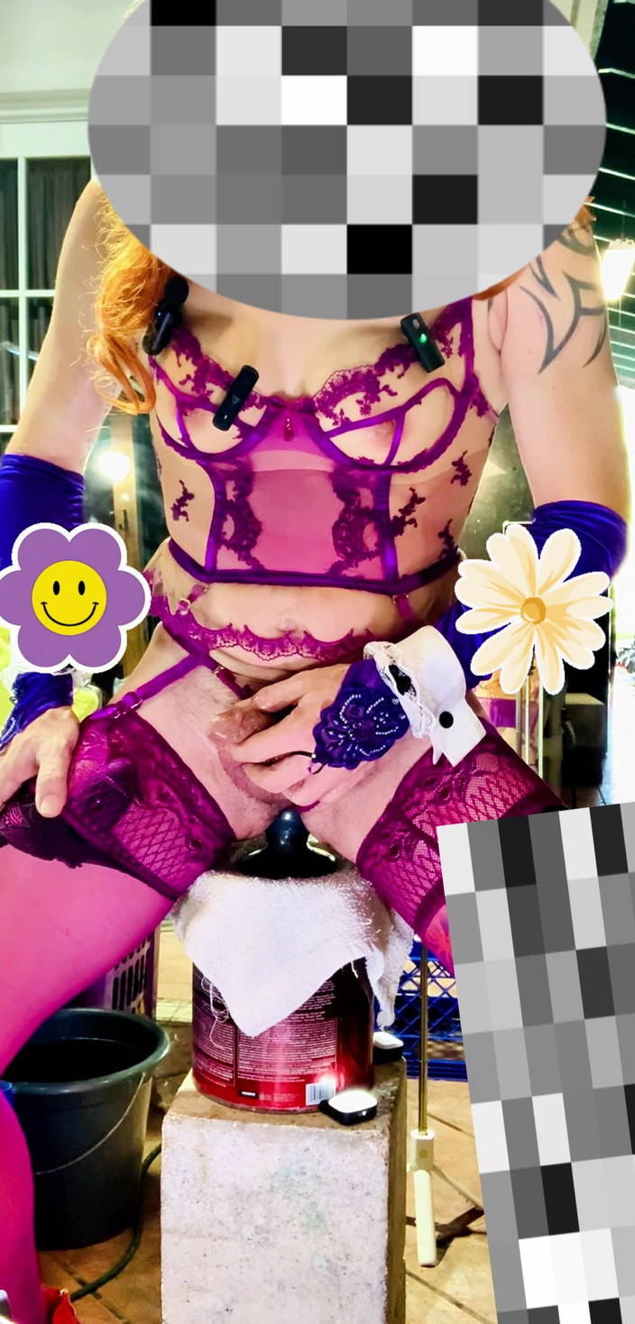 Benito414: 후장 딜도로 바깥으로 걷는 TS 라틴계 섹시 란제리