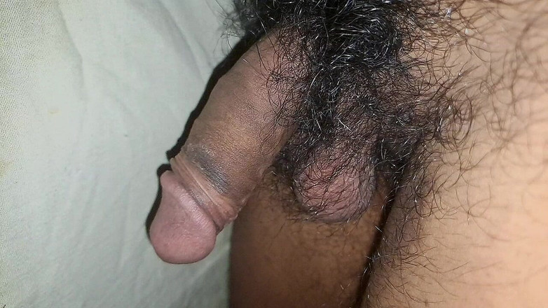 Desi_Porn_India: Молодий індійський хлопець показує свій великий член, частина 2.