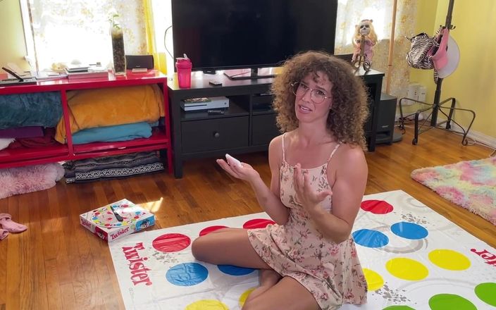 VibeWithMommy: Fanouškovské filmy plačící židovská macecha stříká během hry Twister v zákulisí!
