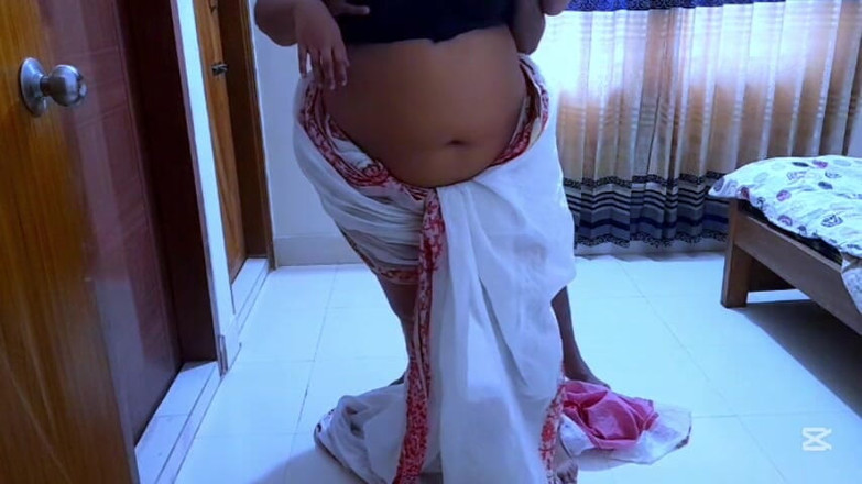 Aria Mia: Cewek india toket besar dientot sama cowok kantor