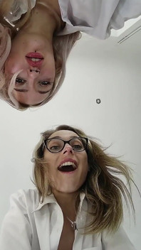 Chloe ve Kitty - üniversiteden sonra yüze oturma