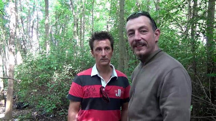 Deutschland porn: 放荡的女孩在三人行中被干