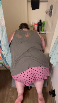 MILF Shaking Her Ass