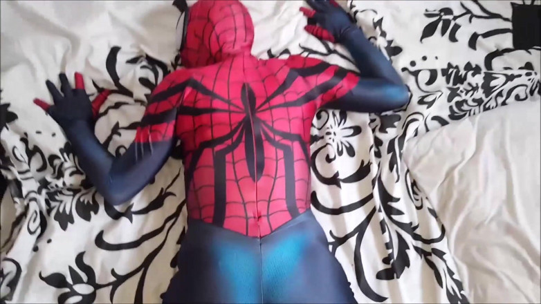 Nylon Xtreme: Nuevo mamada de disfraz de spidergirl