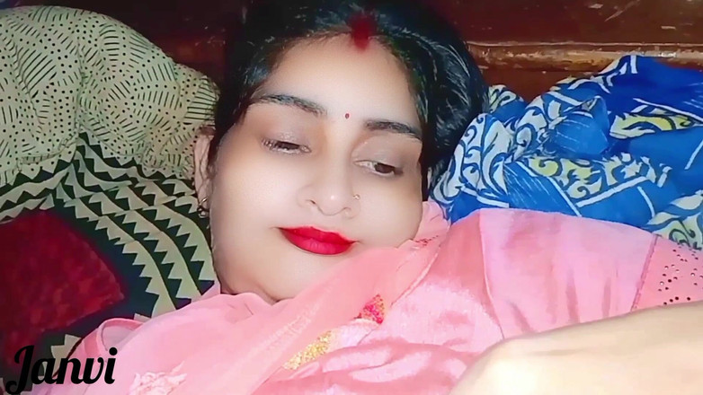 Village studio: Une Indienne sexy et son copain profitent d’un moment de...