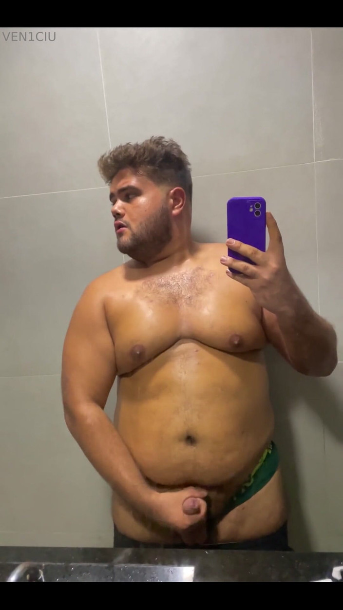 VEN1CIU: Dans les toilettes de la salle de sport