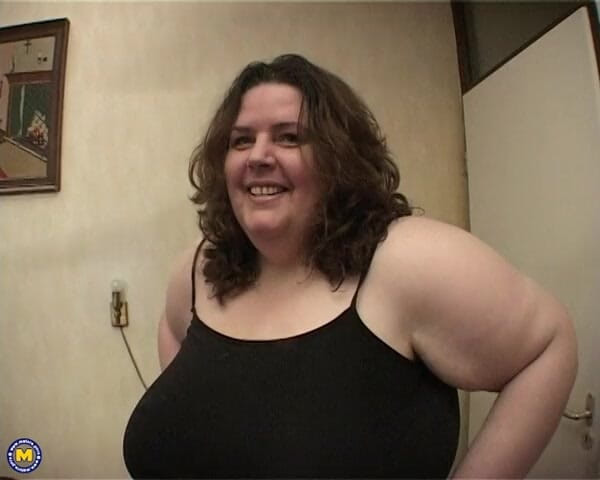 Mature NL: Mature and Curvy Woman Gets a Cock in Her Mouth...