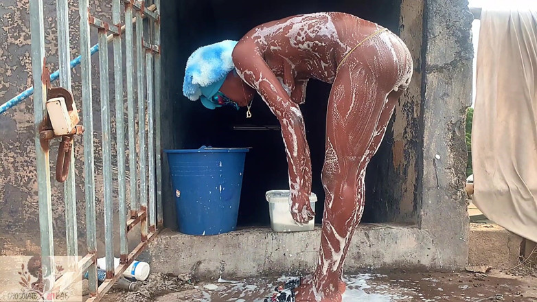 Naturelle Chocolat: Hot Village Style Bathing, Love Feeling the Breeze Blow on...