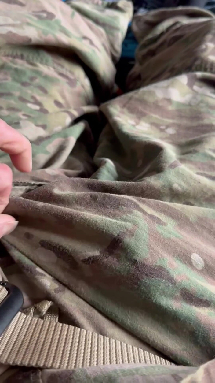 Gay Soldier Stuff: 軍曹の青いボクサーブリーフを履いてオナニーする兵士