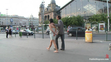 Public Disgrace by Kink: Boşalma yürüyüşü