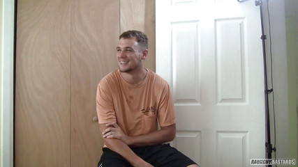 Raunchy Bastards: İtaatkar alt tükürük iki heteroseksüel adam tarafından birden fazla pozisyonda...