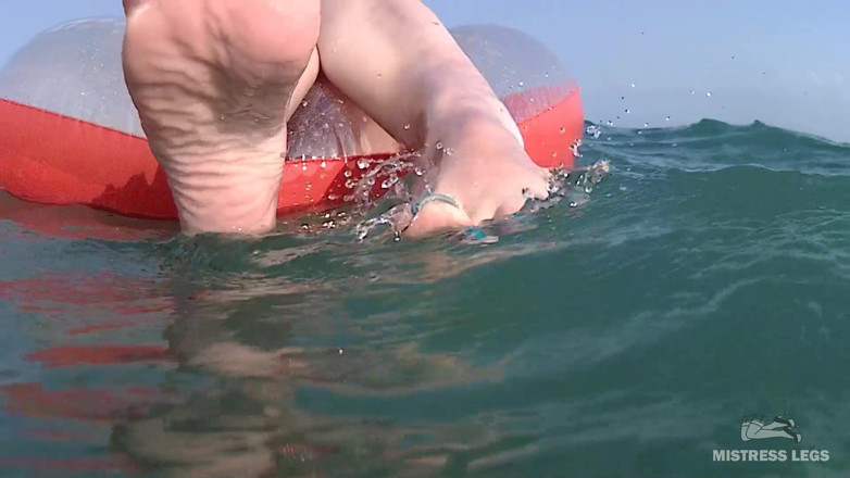 Mistress Legs: Sexy bare feet on the sea