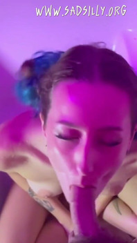 Mi novia Egirl me chupa en la ducha - Punto de vista de una masturbación y una felación