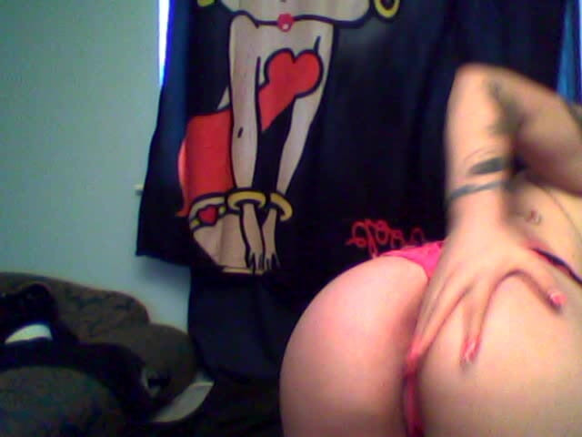 MissFFW: क्रीम को स्तनों में रगड़कर दूर ले जाएं