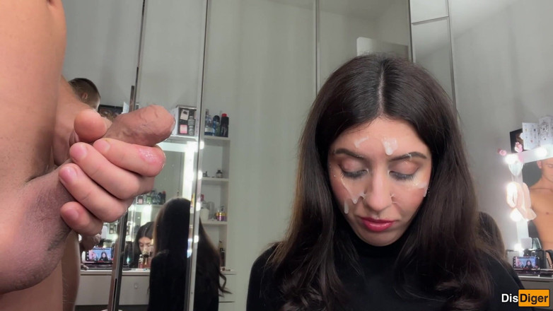 Dis Diger: Ruined makeup cum on face - passeio público na rua casaco...