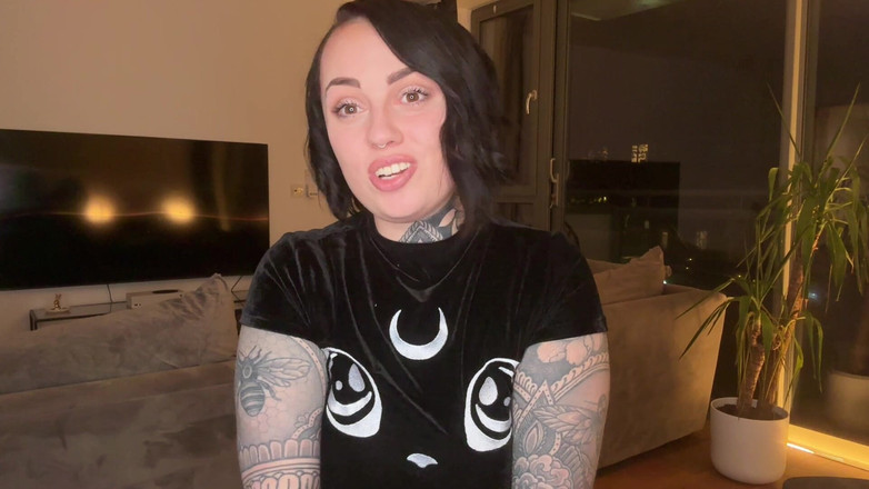 Miss Valentina: Joi xuất tinh sớm làm nhục