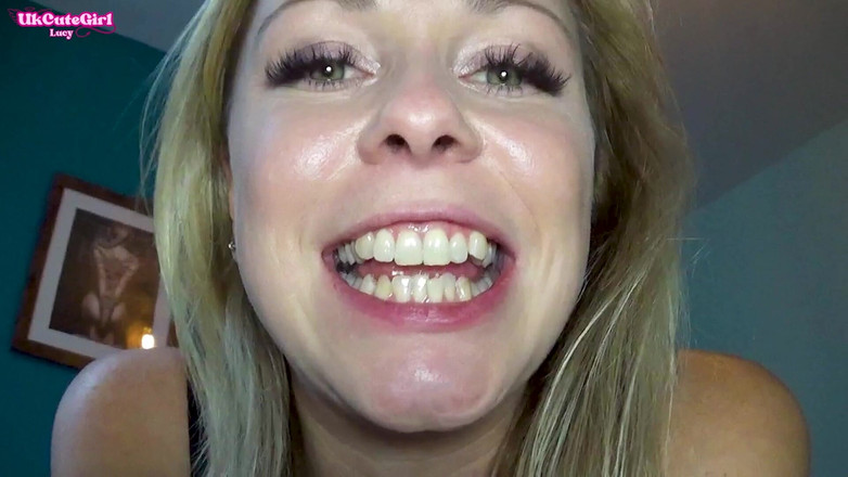 UKCuteGirl: Сюрприз крошечного мужчины, прячущиеся до трусики ящик, поглотили!