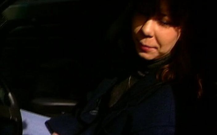 German Amateur Videos: Wanita berkelas dari jerman melepas semuanya