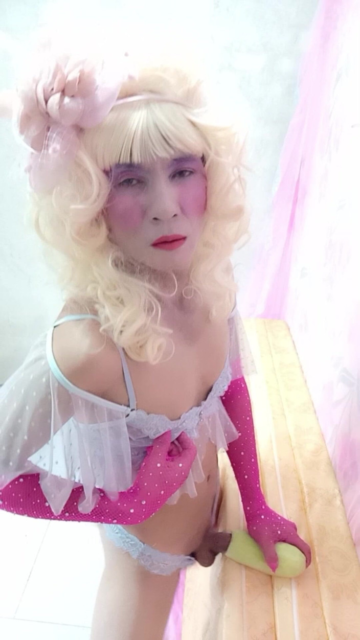 nguyen dang thien tri: Transgender Le Wearing Sexy Clothes Porn Playing Standing
