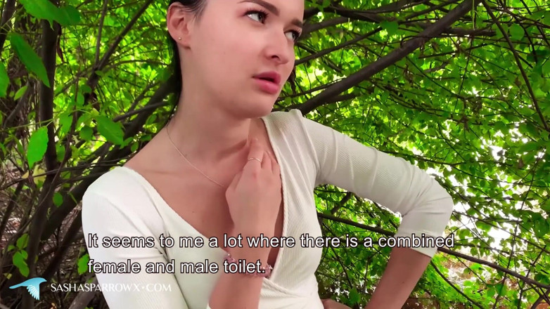 Sasha Sparrow: Brunetka ssie dużego kutasa i ostry seks POV na świeżym powietrzu