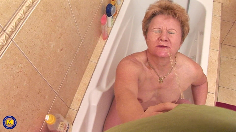 Mature NL: Horny Granny Roughly Strokes Her Pussy Till She Cums