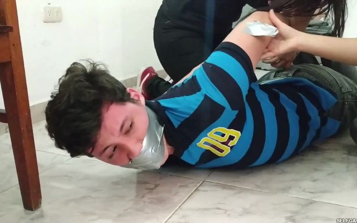 Selfgags femdom bondage: Madrasta e enteada se vingando do ladrão