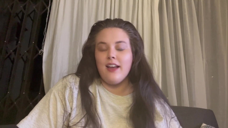 Aliceqii: BBW Masturbating Till Quivering Orgasm During Holidays