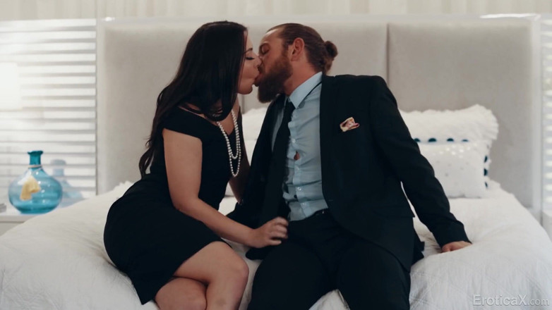 Erotica X: EroticaX - cheating wife Whitney Wright has no time for conversation