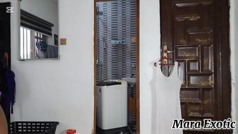 Mara Exotic: 丰满的乌木宝贝洗衣服和振动 - mara Exotic