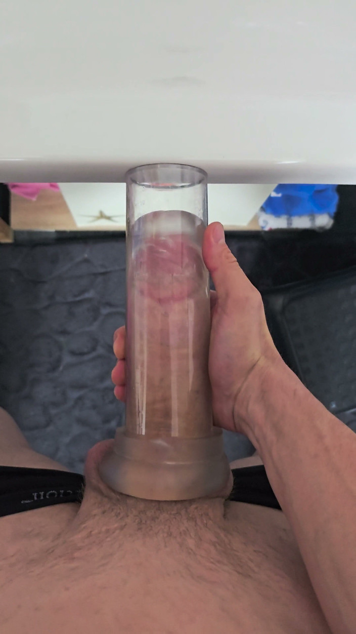 Bigdildo-Boy69: Pełny widok głaskanie mojego twardego kutasa w czystym głaszczu światła ciała!