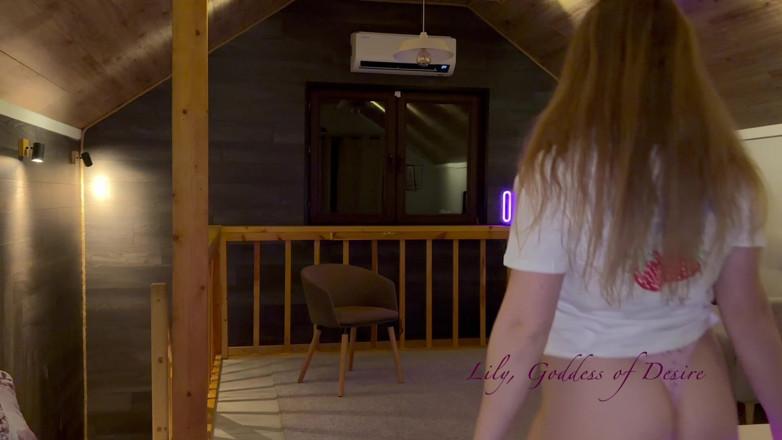 Lily, Goddess of Desire: Un amateur polonais séduisant réalise un strip-tease inoubliable