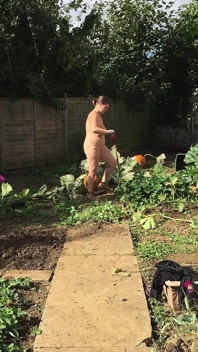 IPhone Filmat Mână a avut loc Virsion de Garden Romp în valul de căldură