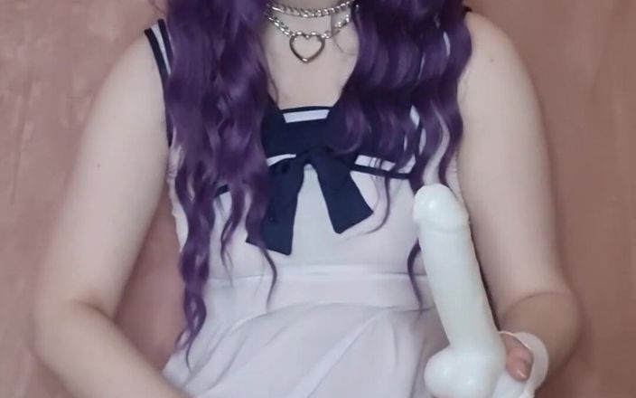 kyu_misa: 그녀의 진주 딜도로 노는 것을 즐기는 새끼 고양이