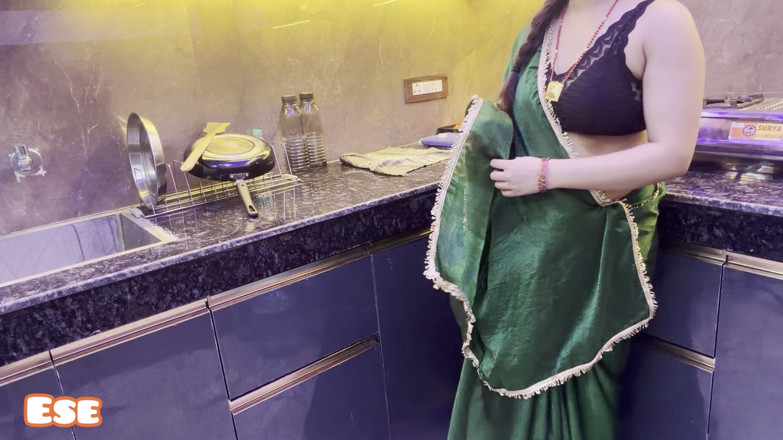Sammy Sins: Une bhabhi se fait baiser par derrière dans la cuisine