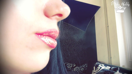 Goddess Misha Goldy: Rauchendes göttin & sexy lippenstift