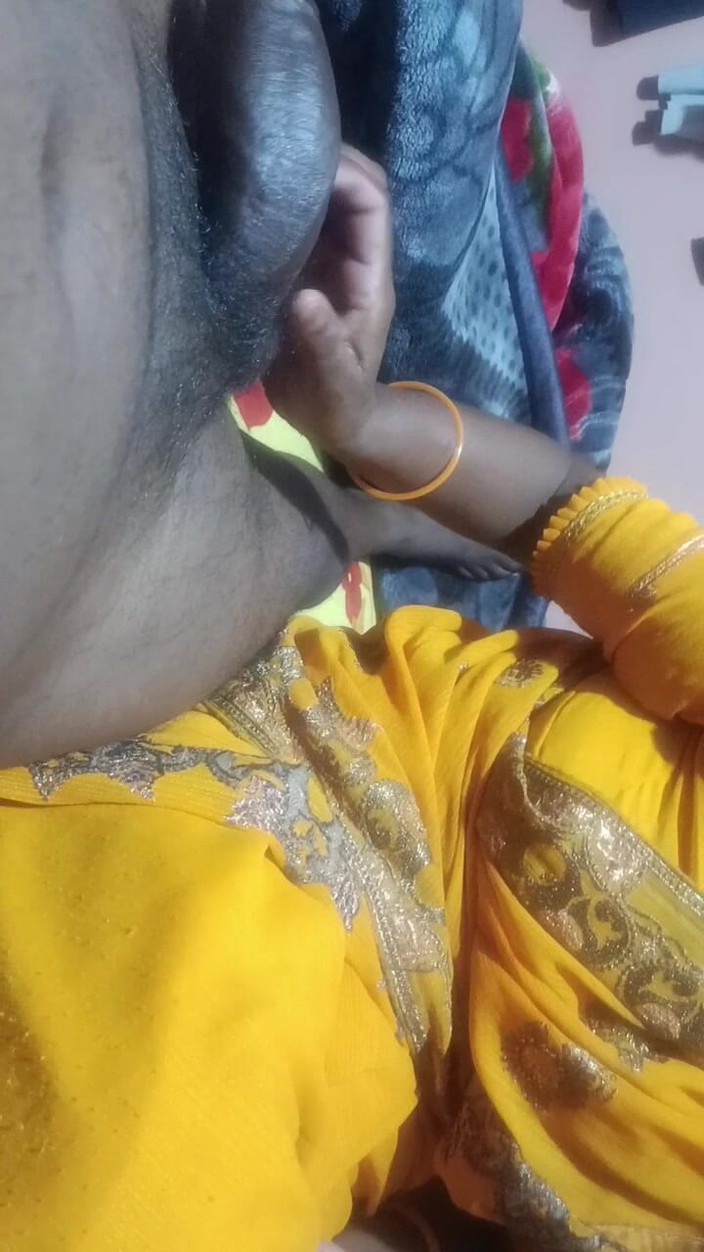 Rahul Ranjan: Indianca Desi Bhabhi a făcut o labă și apoi și-a futut curul