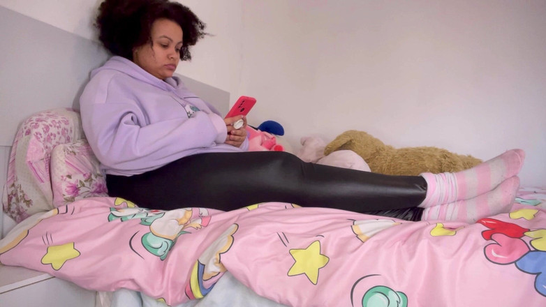 Cutiepiie Chubby: BBW Farting on Bed No Talking Follower