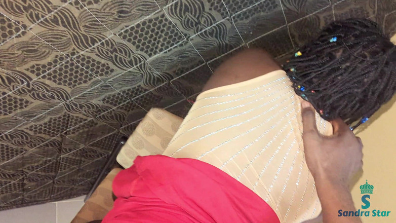 Jack Rick: Balthazar Challenge, malý Tumi v krásných svůdných červených šatech