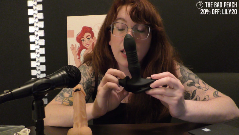 Lily O'Riley: NSFW 나쁜 복숭아에서 전립선 마사지사를 밀어 원격 제어의 검토